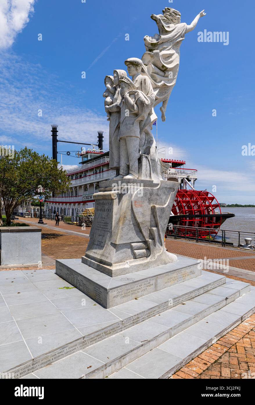 Das Monument für den Immigranten von Franco Alessandrini im Woldenberg Park in New Orleans, Louisiana, USA Stockfoto