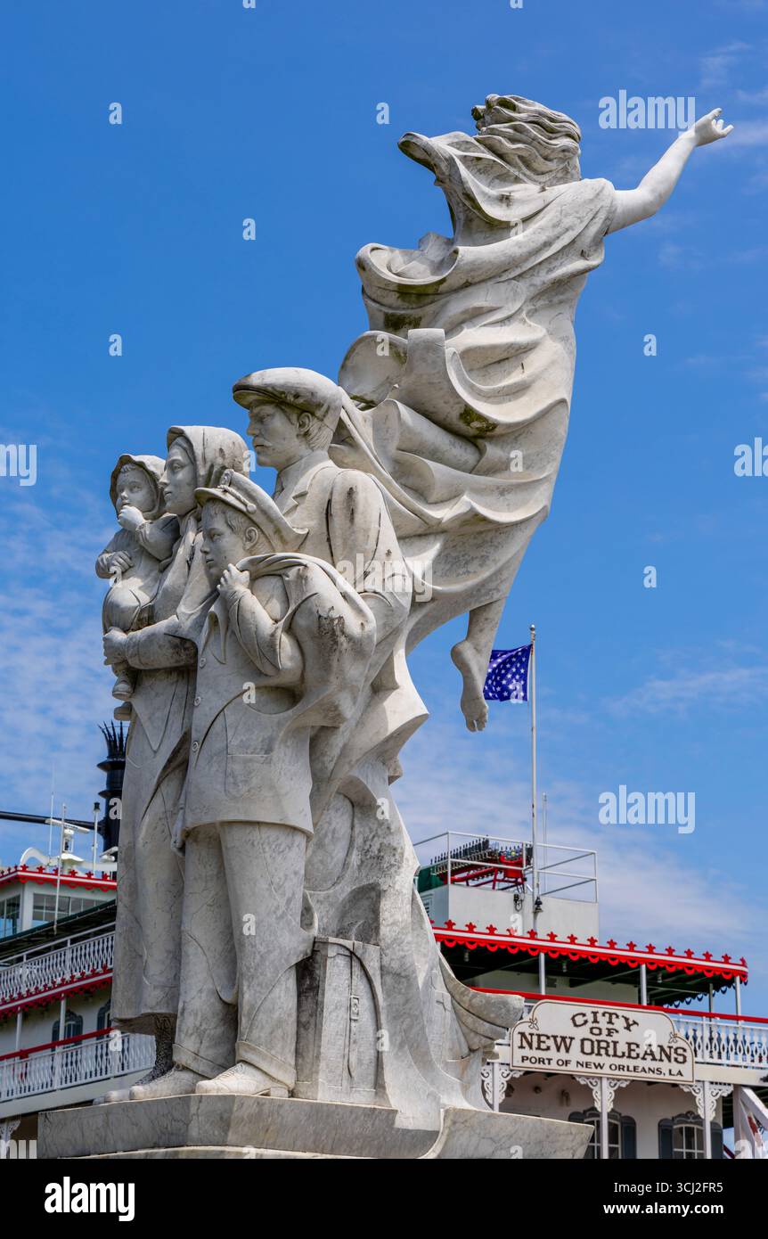 Das Monument für den Immigranten von Franco Alessandrini im Woldenberg Park in New Orleans, Louisiana, USA Stockfoto