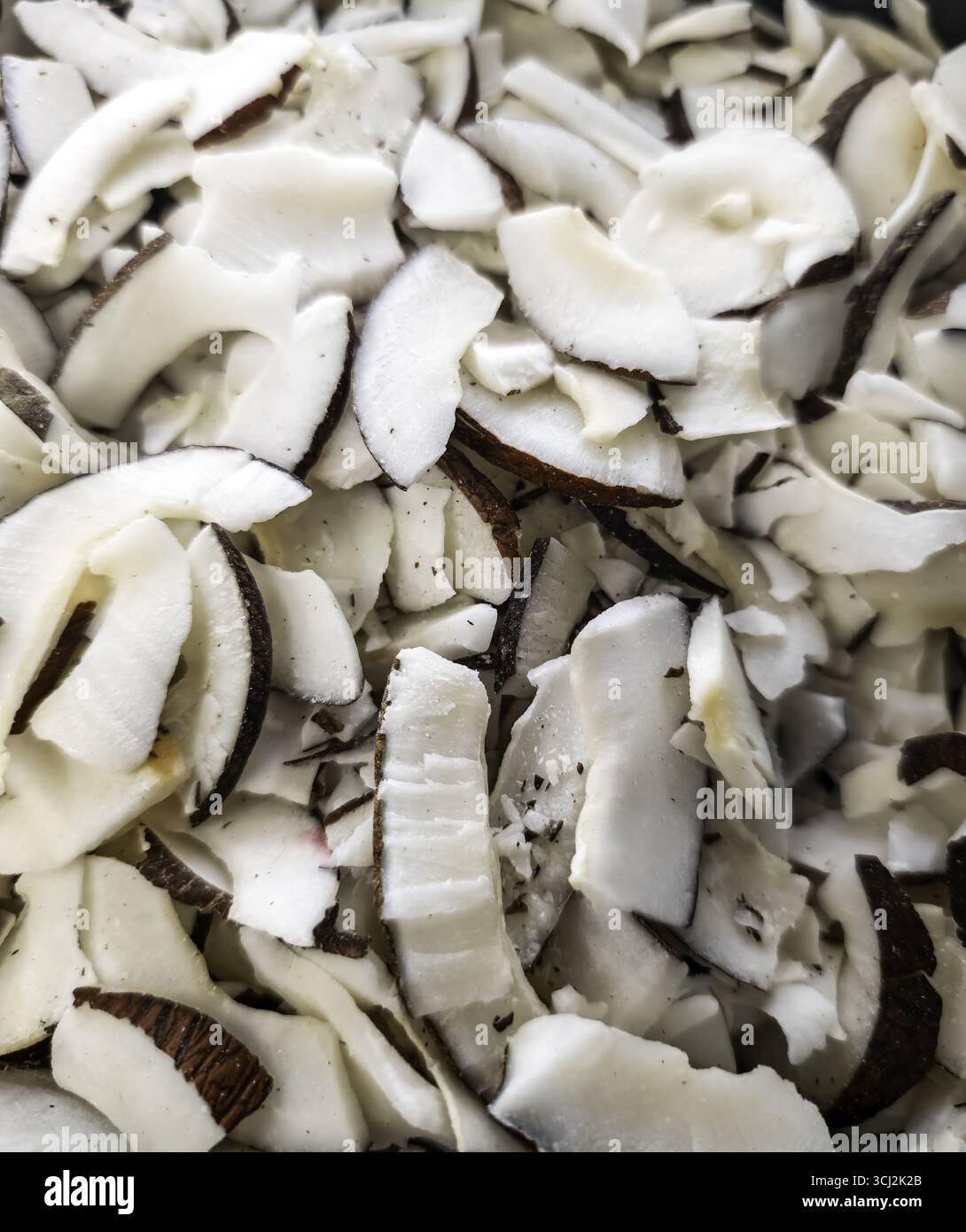 Detail mit getrockneten Kokosnussstücken, einer süßen tropischen Frucht Stockfoto