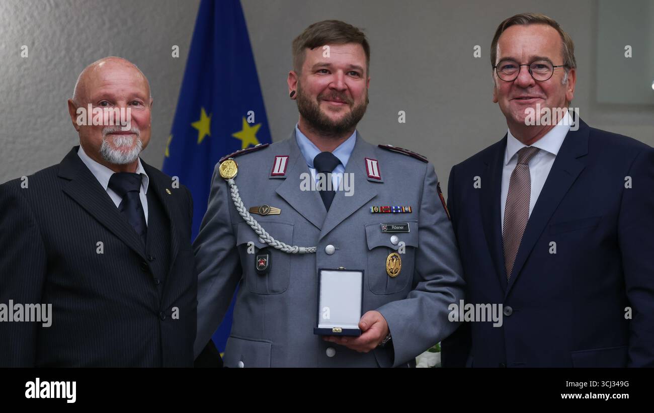 Berlin, Deutschland, 4. September 2025. Bundesverteidigungsminister Boris Pistorius ehrt die deutschen Soldaten der Invictus-Spiele.Foto: Klaus KROENERT Credit: Klaus KROENERT/Alamy Live News Stockfoto