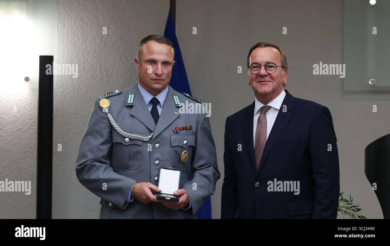 Berlin, Deutschland, 4. September 2025. Bundesverteidigungsminister Boris Pistorius ehrt die deutschen Soldaten der Invictus-Spiele.Foto: Klaus KROENERT Credit: Klaus KROENERT/Alamy Live News Stockfoto