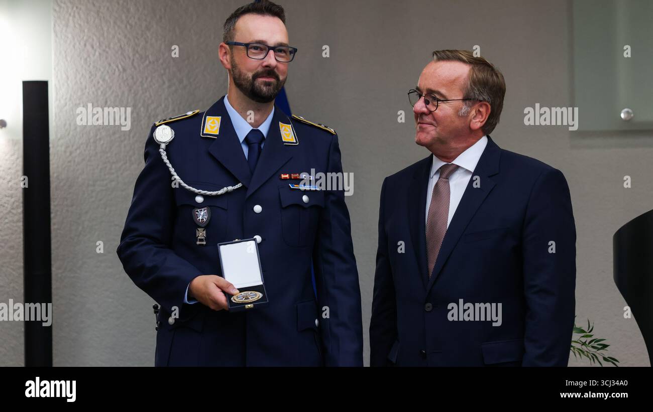 Berlin, Deutschland, 4. September 2025. Bundesverteidigungsminister Boris Pistorius ehrt die deutschen Soldaten der Invictus-Spiele.Foto: Klaus KROENERT Credit: Klaus KROENERT/Alamy Live News Stockfoto