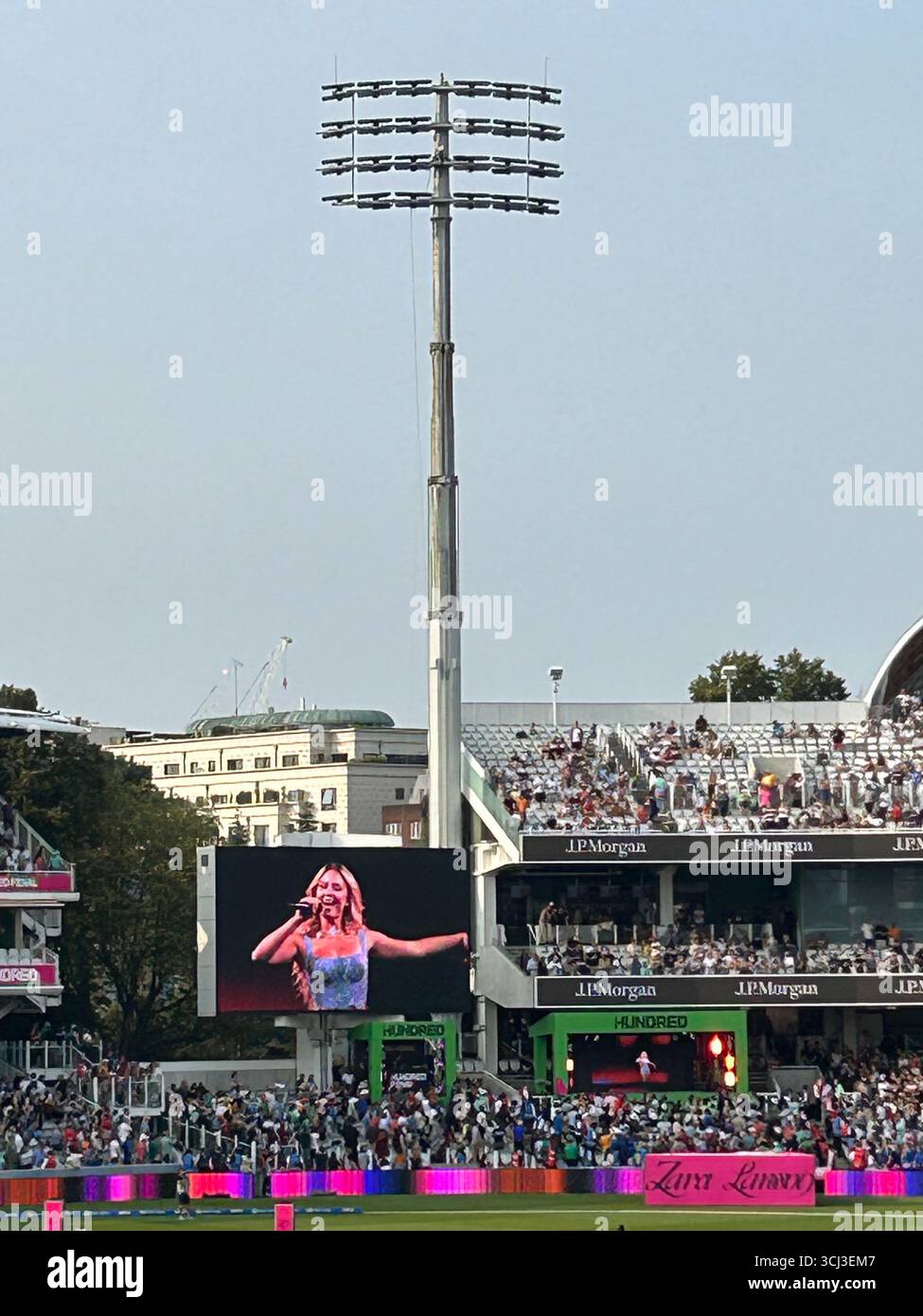 Zara Larsson spielt beim Hundred Cricket Finale, gespielt auf dem Lords Cricket Ground, St Johns Wood, London, UK Stockfoto