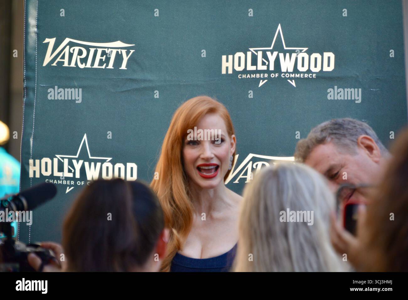 Die Schauspielerin Jessica Chastain wird während einer Zeremonie am Hollywood Boulevard in Los Angeles, Kalifornien, am 4. September 2025 mit einem Star auf dem Hollywood Walk of Fame geehrt. Stockfoto