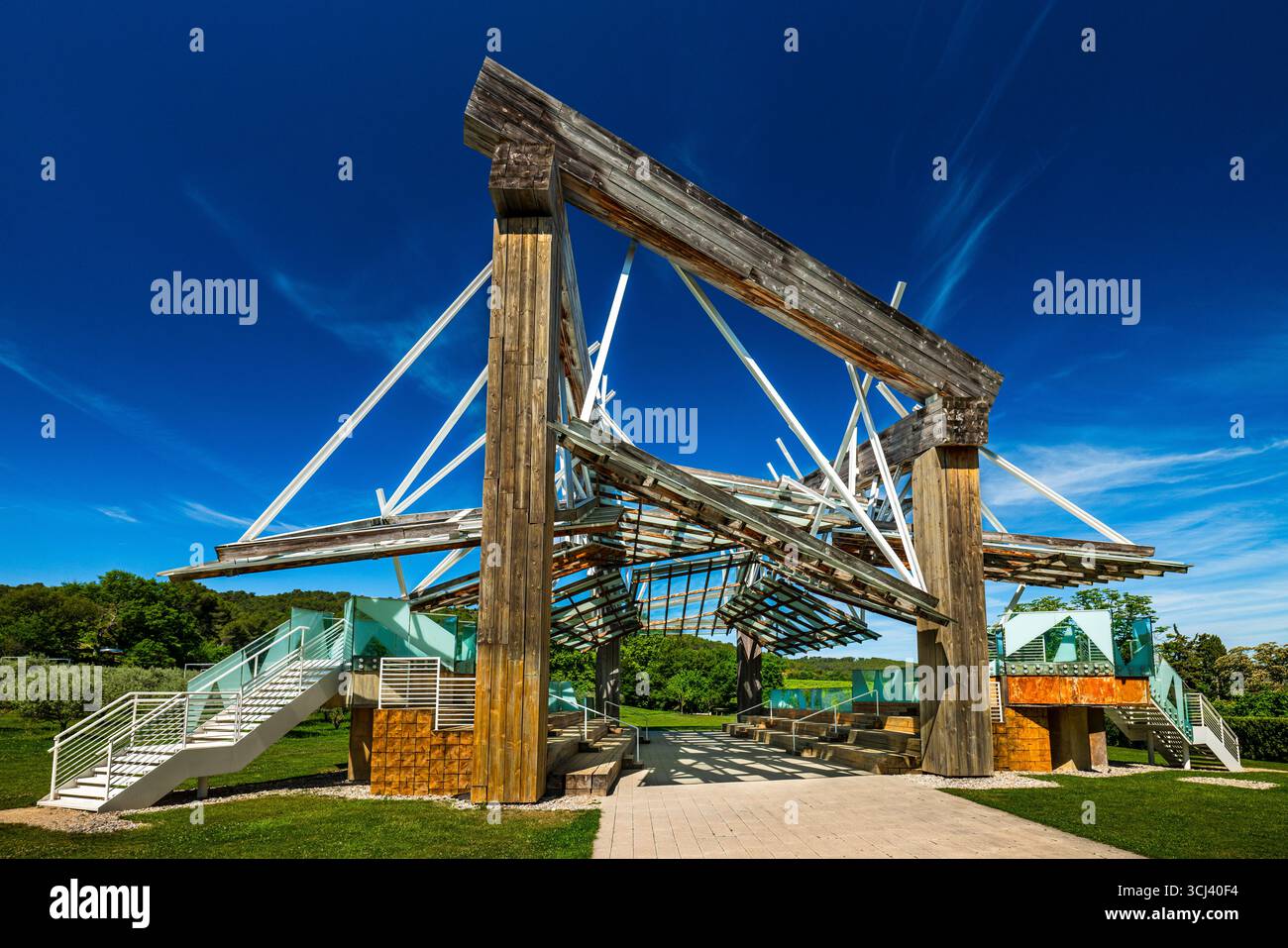 MUSIKPAVILLON (2008) FRANK GEHRY (1929-) & TONY BERLANT (1941-) CHATEAU LA COSTE LE PUY-SAINTE-REPARADE PROVENCE FRANKREICH Stockfoto