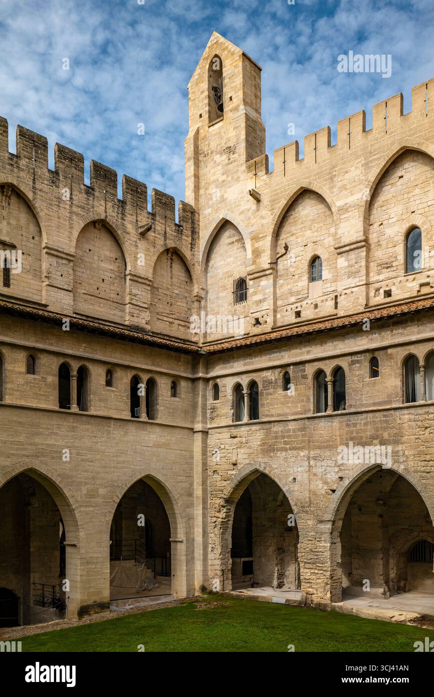 BENEDIKT XII. (1285-1342) KLOSTERPALAST (1334 & 1342-1363) AVIGNON PROVENCE FRANKREICH Stockfoto