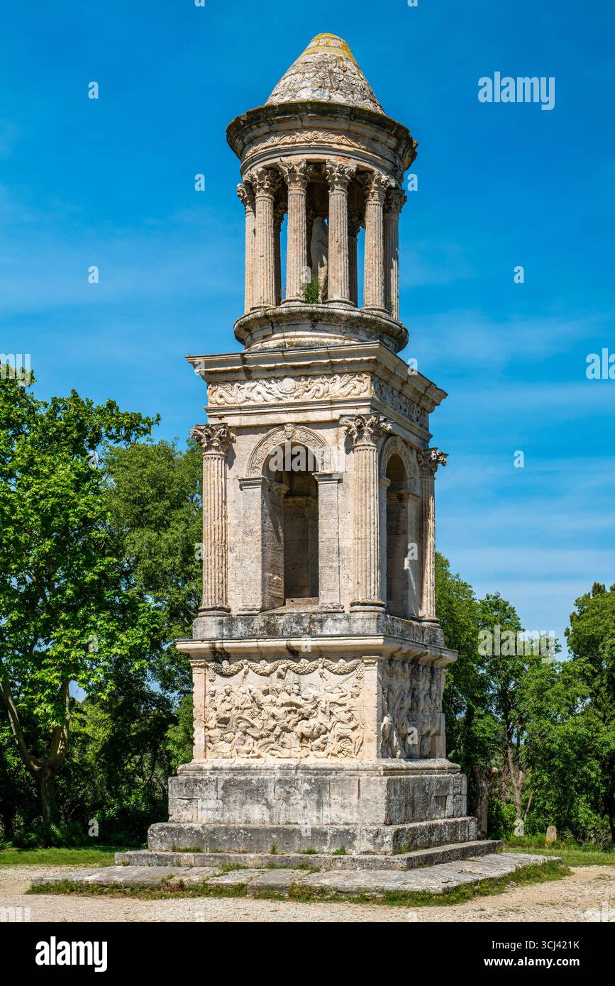 MAUSOLEUM (35 V. CHR.) RÖMISCHE RUINEN GLANUM SAINT-REMY-DE-PROVENCE FRANKREICH Stockfoto