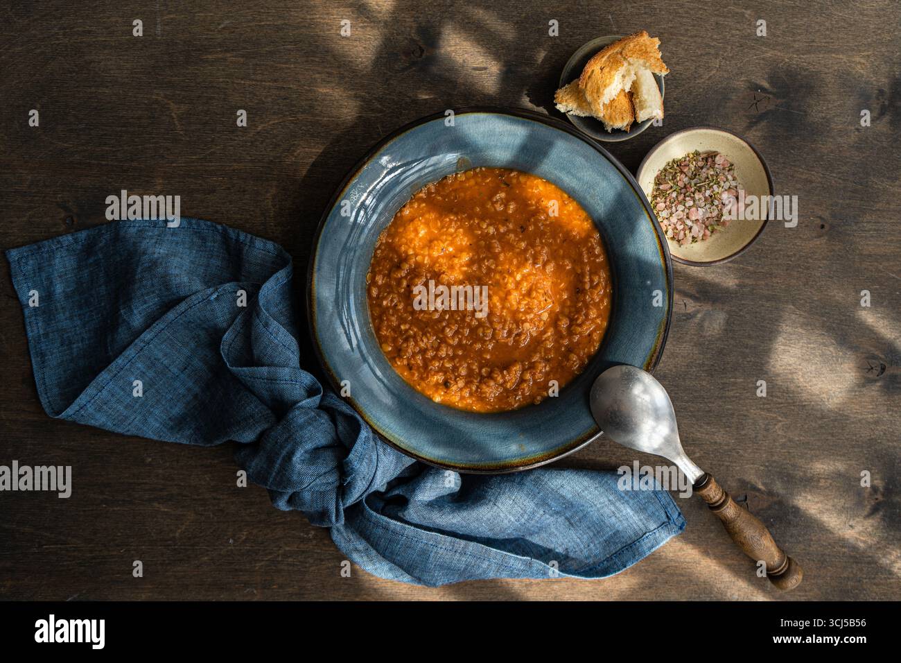 Traditionelle griechische Linsensuppe gefälscht Stockfoto