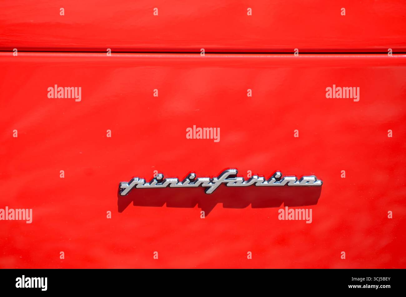 Nahaufnahme eines roten Ferrari Pininfarina Testarossa Stockfoto Nahaufnahme eines roten Ferrari Pininfarina Testarossa Stockfoto