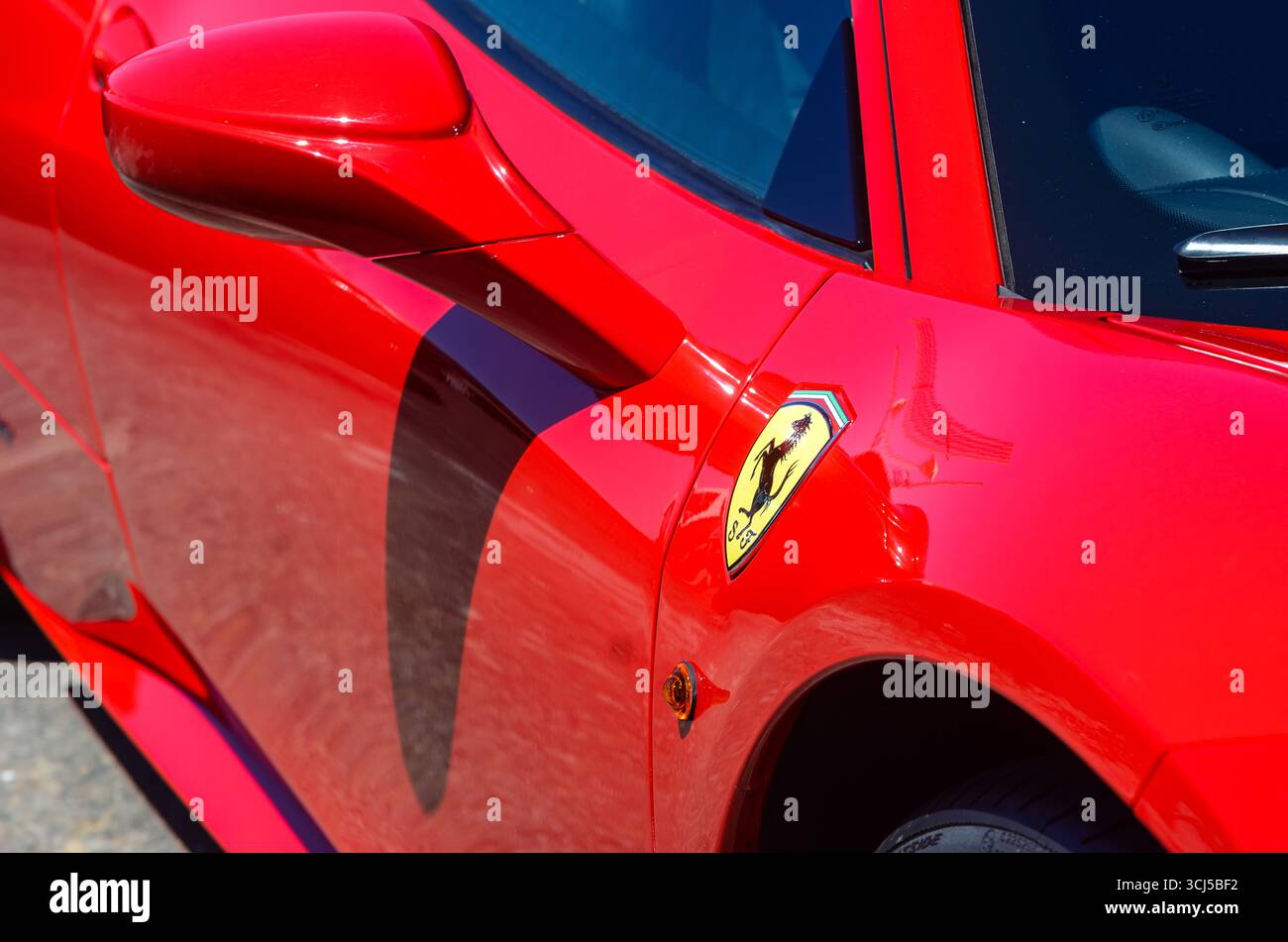 Nahaufnahme eines roten Ferrari Pininfarina Testarossa Stockfoto Nahaufnahme eines roten Ferrari Pininfarina Testarossa Stockfoto
