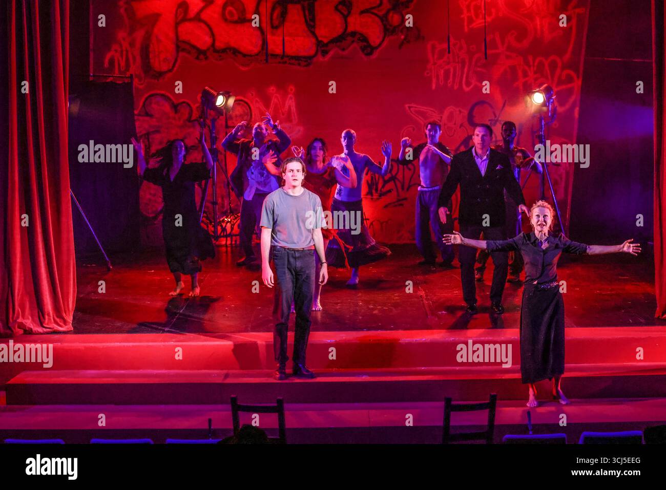 london, Großbritannien. September 2025. Diese politisch aufgeladene Nacherzählung der wahren Geschichte hinter Molochnikovs Versuch, die Möwe zu inszenieren, ist voll von komödiantischem Chaos und zutiefst persönlichen Erkundungen der Vertreibung.erstellt und inszeniert von Alexander Molochnikov, international renommierter Regisseur und Theatermacher und Kritiker von Putins Regime, der bei Ausbruch des Krieges aus Russland geflohen ist, verbindet das Stück autobiografisches Drama und beißende Satire mit Tschechow Themen.Paul Quezada-Paul Live News Stockfoto