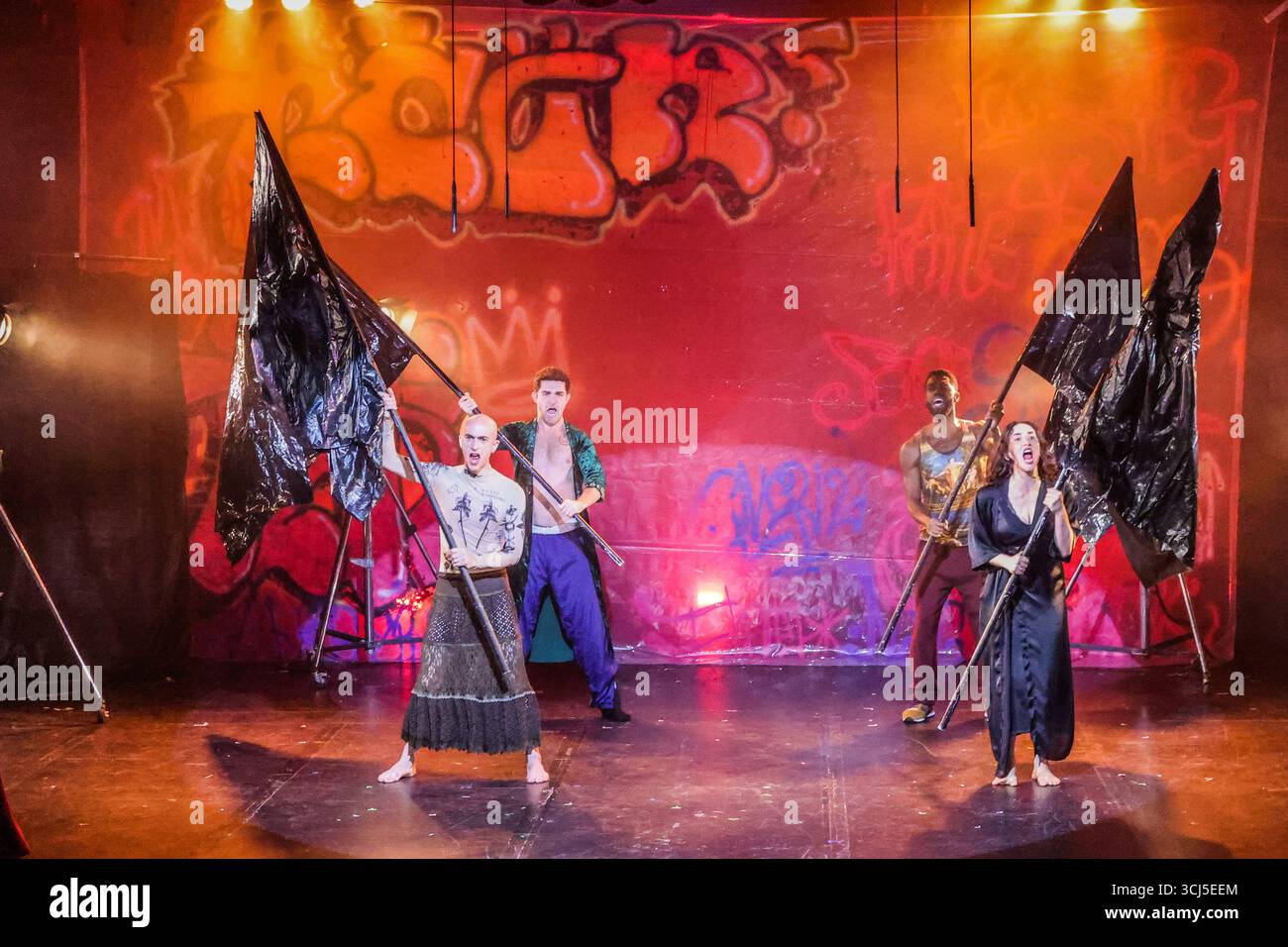 london, Großbritannien. September 2025. Diese politisch aufgeladene Nacherzählung der wahren Geschichte hinter Molochnikovs Versuch, die Möwe zu inszenieren, ist voll von komödiantischem Chaos und zutiefst persönlichen Erkundungen der Vertreibung.erstellt und inszeniert von Alexander Molochnikov, international renommierter Regisseur und Theatermacher und Kritiker von Putins Regime, der bei Ausbruch des Krieges aus Russland geflohen ist, verbindet das Stück autobiografisches Drama und beißende Satire mit Tschechow Themen.Paul Quezada-Paul Live News Stockfoto