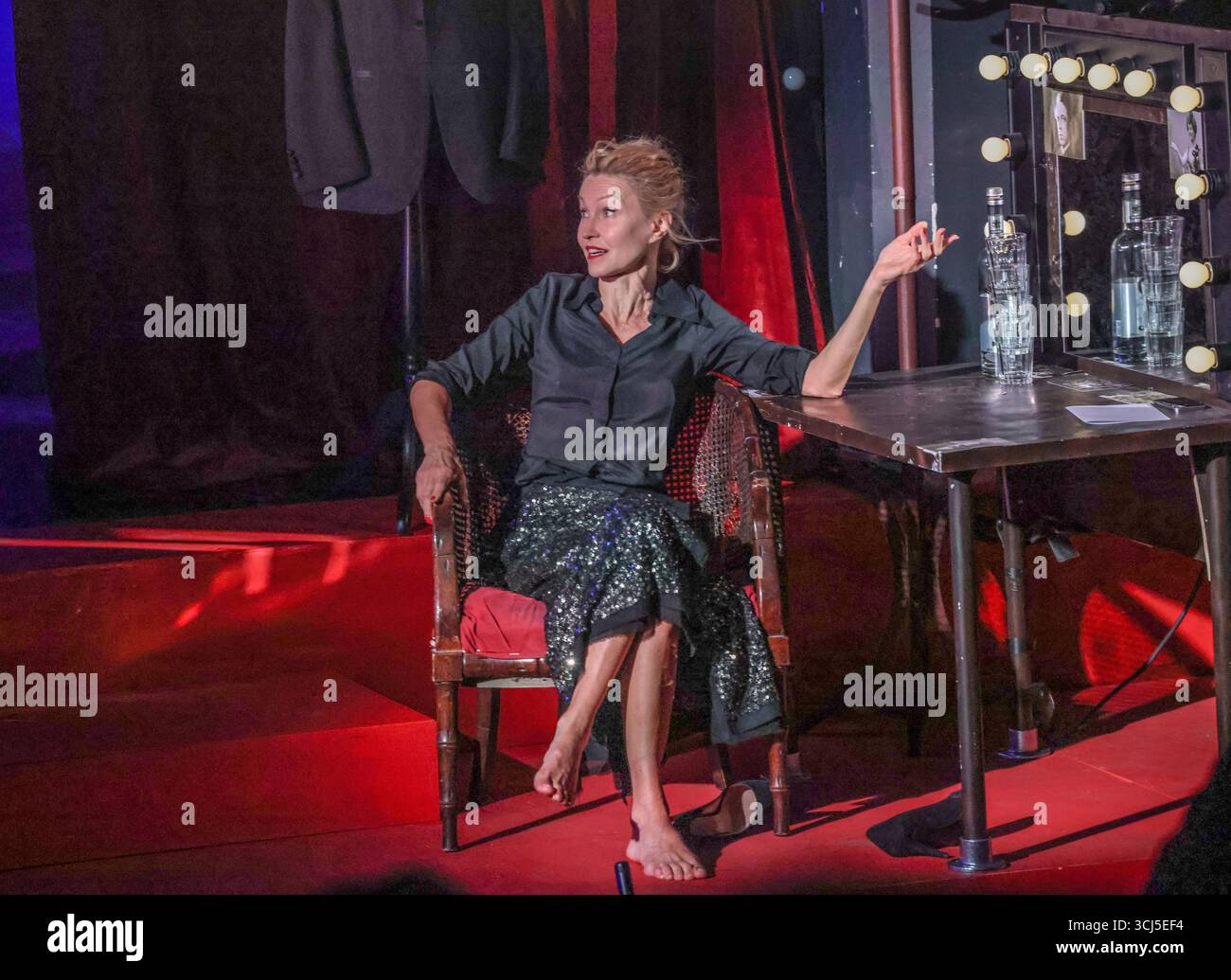 london, Großbritannien. September 2025. Diese politisch aufgeladene Nacherzählung der wahren Geschichte hinter Molochnikovs Versuch, die Möwe zu inszenieren, ist voll von komödiantischem Chaos und zutiefst persönlichen Erkundungen der Vertreibung.erstellt und inszeniert von Alexander Molochnikov, international renommierter Regisseur und Theatermacher und Kritiker von Putins Regime, der bei Ausbruch des Krieges aus Russland geflohen ist, verbindet das Stück autobiografisches Drama und beißende Satire mit Tschechow Themen.Paul Quezada-Paul Live News Stockfoto