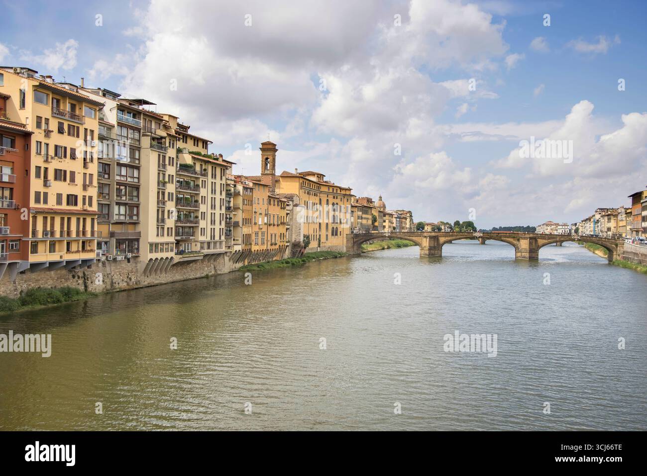 Brücken über den Fluss arno, der durch florenz toskana italien fließt Stockfoto
