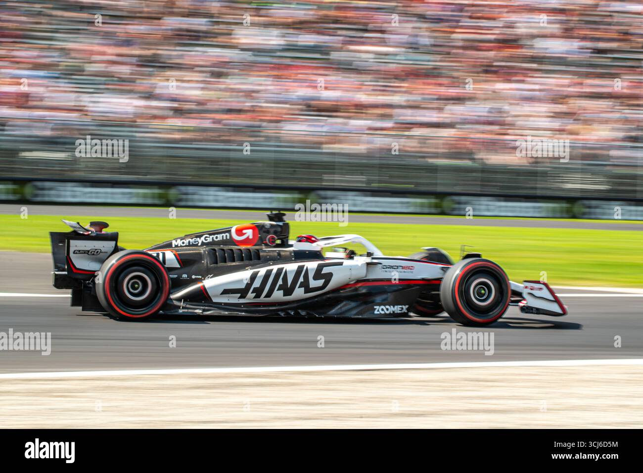 Esteban Ocon (FRA) fuhr für das MoneyGram Haas F1 Team während des freien Trainings des F1 GP von Italien auf dem Monza Circuit am 5. September 2025 in Monza, Italien. Stockfoto