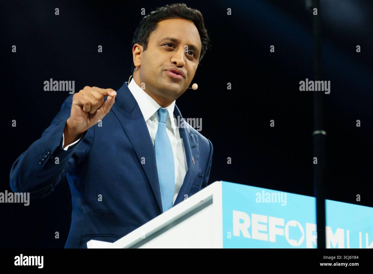 Birmingham NEC. Freitag, 5. September 2025. Zia Yusef, Leiterin der Politik, spricht auf der Konferenz der Reformpartei. Bridget Catterall/AlamyLiveNews Stockfoto