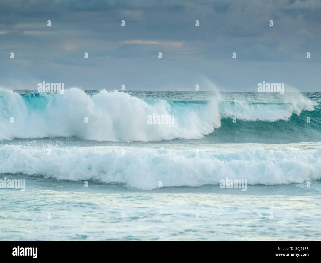 Starke Winterstürme im Nordpazifik erzeugen massive Wellen Stockfoto
