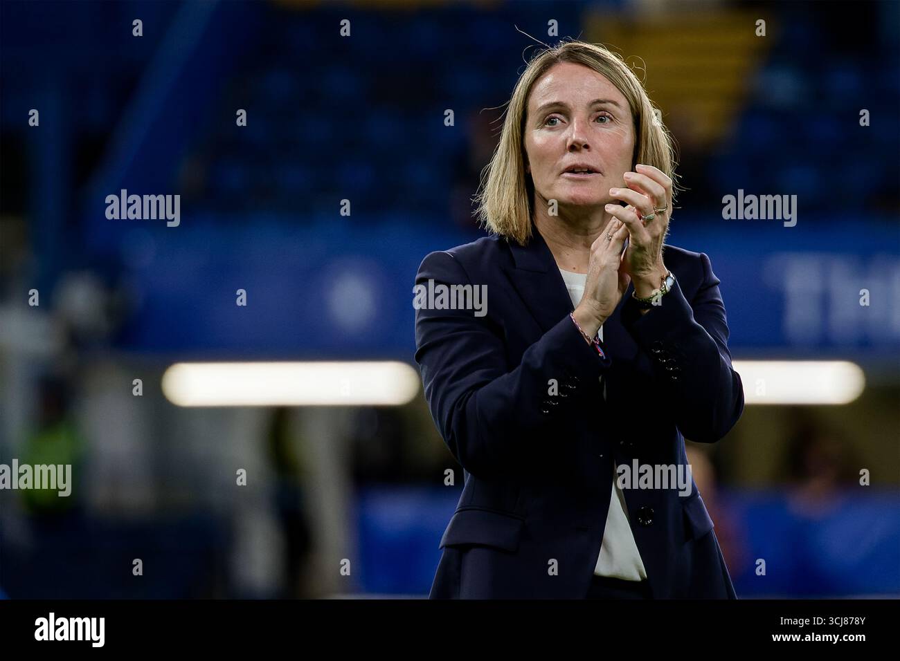 London, Großbritannien. September 2025. London, England, 05. September 2025: Sonia Bompastor (Chelsea-Managerin) nach dem Spiel der Womens Super League zwischen Chelsea und Manchester City an der Stamford Bridge in London. (Foto: Pedro Porru/Sports Press Photo/SPP) Credit: SPP Sport Press Photo. /Alamy Live News Stockfoto