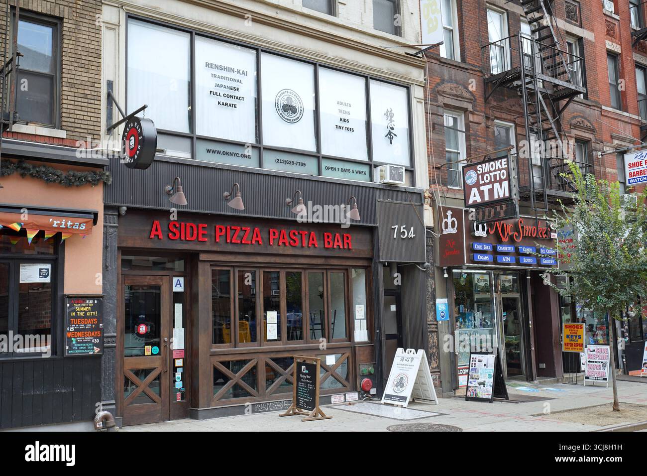 Kleines Unternehmen in der 9th Avenue im Hell's Kitchen Viertel von Manhattan Stockfoto