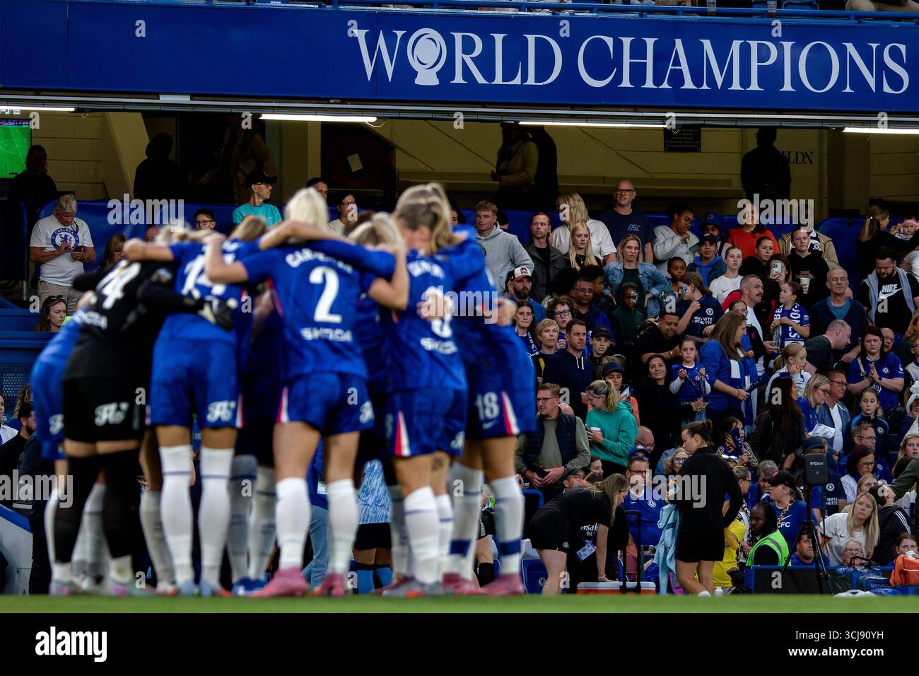 London, Großbritannien. September 2025. London, England, 05. September 2025: Spieler von Chelsea vor dem Spiel der Womens Super League zwischen Chelsea und Manchester City an der Stamford Bridge in London. (Foto: Pedro Porru/Sports Press Photo/SPP) Credit: SPP Sport Press Photo. /Alamy Live News Stockfoto