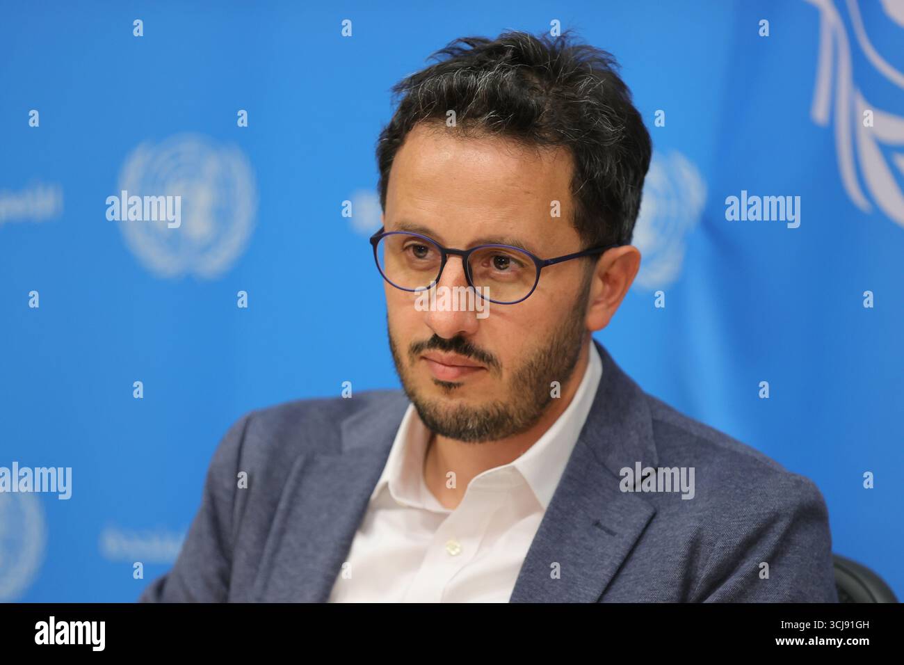 New York, USA. September 2025. Vereinte Nationen, New York, 5. September 2025 - Pressemitteilung über die erste Sitzung der mit Resolution 79/238, eingesetzten Unabhängigen Wissenschaftlichen Gruppe über die Auswirkungen des Nuklearkriegs. Von links nach rechts: Dr. Sebastien Philippe, Dr. Ana Maria Cetto und Dr. Ausrele Kesminiene. Auf dem Bildschirm sind Professor Andrew Haines, Dr. Peter Klimek und Dr. Togzhan Kassenova zu sehen. (Foto: Giada Papini Rampelotto/EuropaNewswire/SIPA USA) Credit: SIPA USA/Alamy Live News Stockfoto