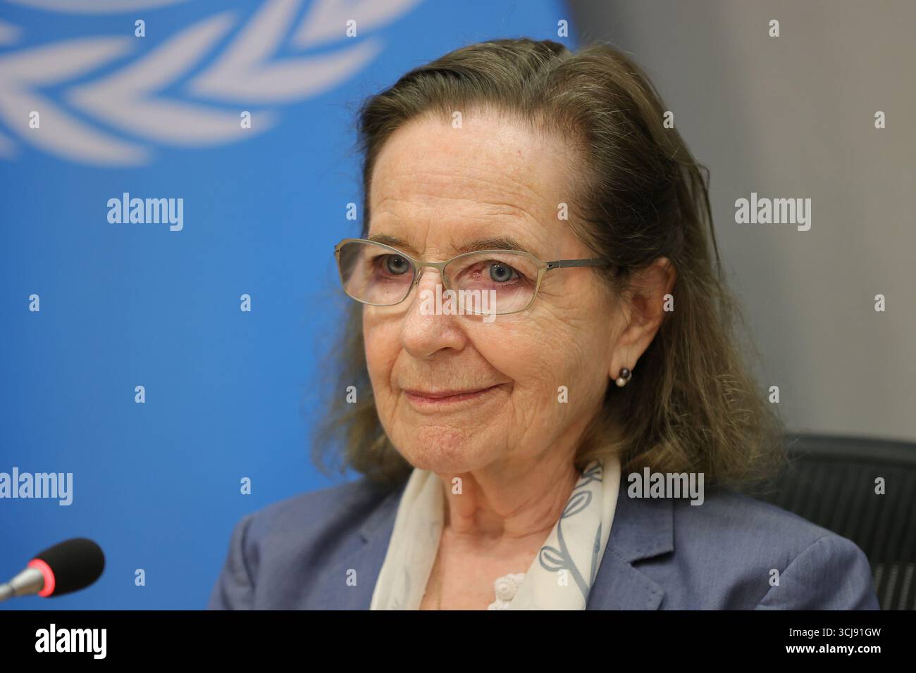 New York, USA. September 2025. Vereinte Nationen, New York, 5. September 2025 - Pressemitteilung über die erste Sitzung der mit Resolution 79/238, eingesetzten Unabhängigen Wissenschaftlichen Gruppe über die Auswirkungen des Nuklearkriegs. Von links nach rechts: Dr. Sebastien Philippe, Dr. Ana Maria Cetto und Dr. Ausrele Kesminiene. Auf dem Bildschirm sind Professor Andrew Haines, Dr. Peter Klimek und Dr. Togzhan Kassenova zu sehen. (Foto: Giada Papini Rampelotto/EuropaNewswire/SIPA USA) Credit: SIPA USA/Alamy Live News Stockfoto