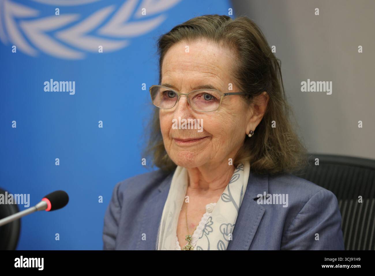 New York, USA. September 2025. Vereinte Nationen, New York, 5. September 2025 - Pressemitteilung über die erste Sitzung der mit Resolution 79/238, eingesetzten Unabhängigen Wissenschaftlichen Gruppe über die Auswirkungen des Nuklearkriegs. Von links nach rechts: Dr. Sebastien Philippe, Dr. Ana Maria Cetto und Dr. Ausrele Kesminiene. Auf dem Bildschirm sind Professor Andrew Haines, Dr. Peter Klimek und Dr. Togzhan Kassenova zu sehen. (Foto: Giada Papini Rampelotto/EuropaNewswire/SIPA USA) Credit: SIPA USA/Alamy Live News Stockfoto