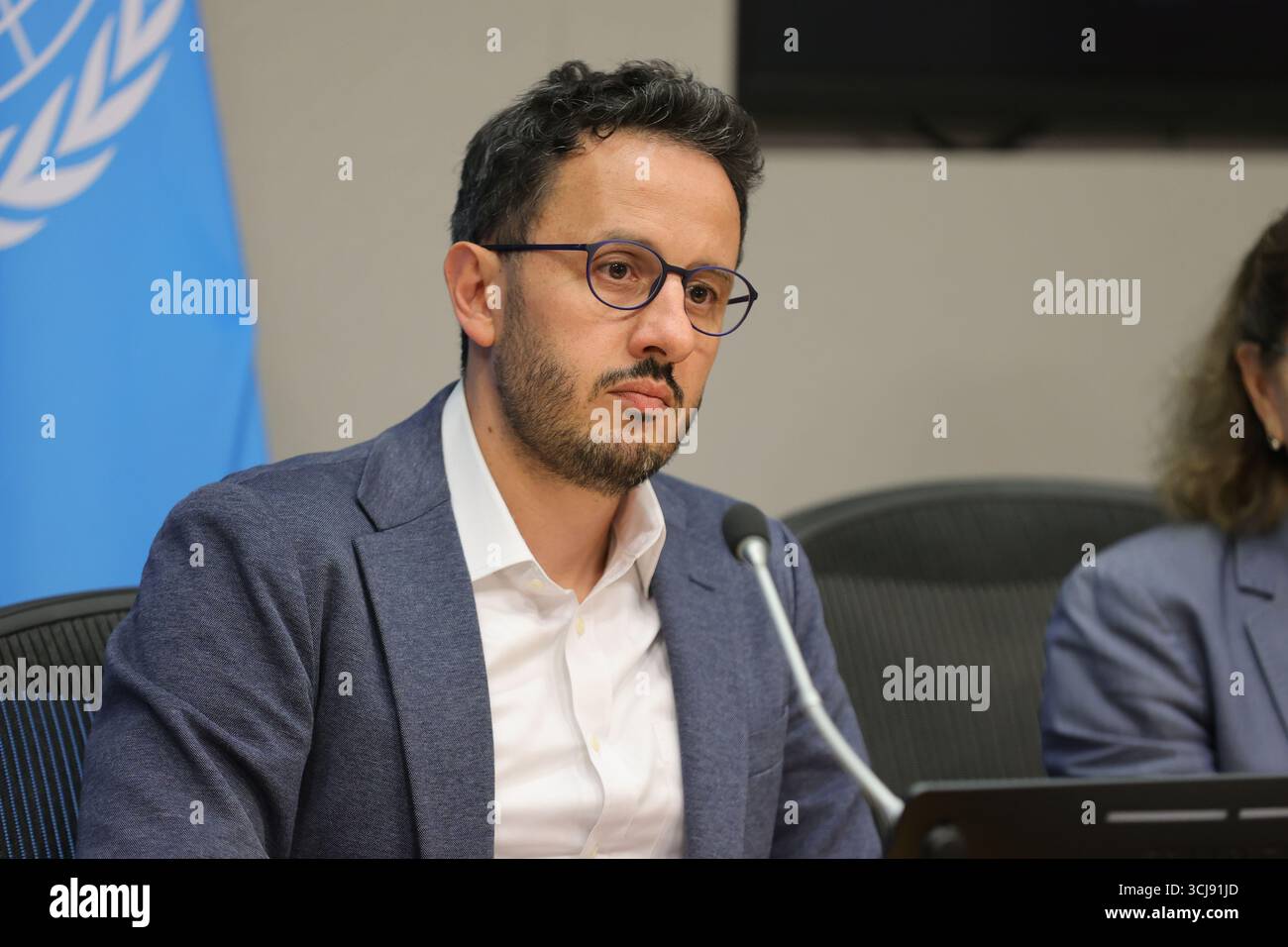 New York, USA. September 2025. Vereinte Nationen, New York, 5. September 2025 - Pressemitteilung über die erste Sitzung der mit Resolution 79/238, eingesetzten Unabhängigen Wissenschaftlichen Gruppe über die Auswirkungen des Nuklearkriegs. Von links nach rechts: Dr. Sebastien Philippe, Dr. Ana Maria Cetto und Dr. Ausrele Kesminiene. Auf dem Bildschirm sind Professor Andrew Haines, Dr. Peter Klimek und Dr. Togzhan Kassenova zu sehen. (Foto: Giada Papini Rampelotto/EuropaNewswire/SIPA USA) Credit: SIPA USA/Alamy Live News Stockfoto