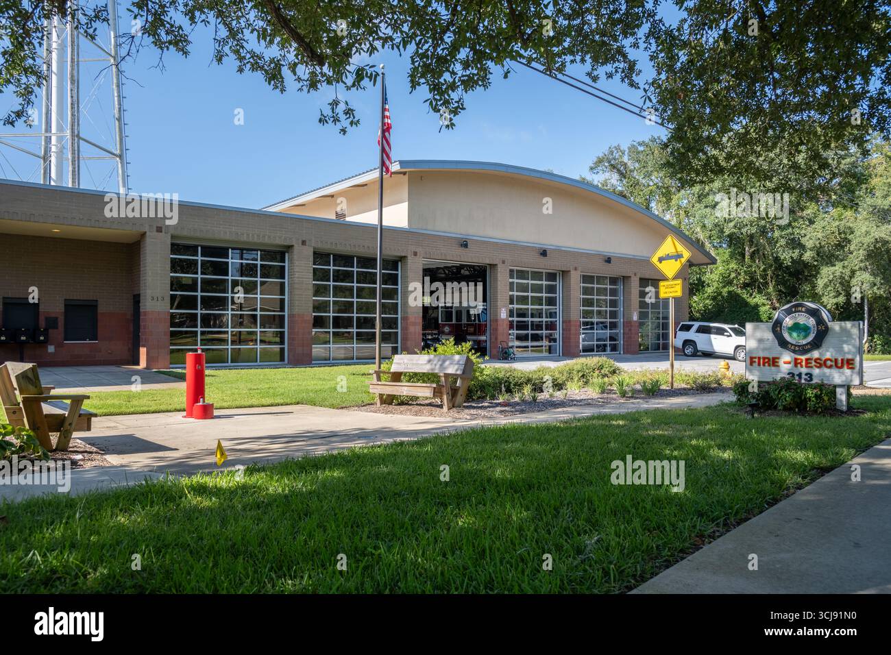Gulf Breeze, Florida, Vereinigte Staaten – 1. September 2025: Gulf Breeze öffentliche Sicherheitseinrichtungen einschließlich Feuerwehr und Polizei Stockfoto
