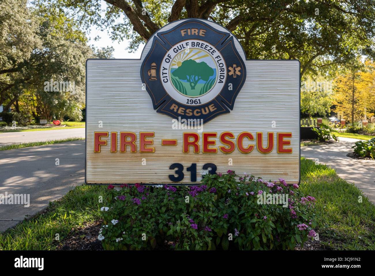 Gulf Breeze, Florida, Vereinigte Staaten – 1. September 2025: Gulf Breeze öffentliche Sicherheitseinrichtungen einschließlich Feuerwehr und Polizei Stockfoto