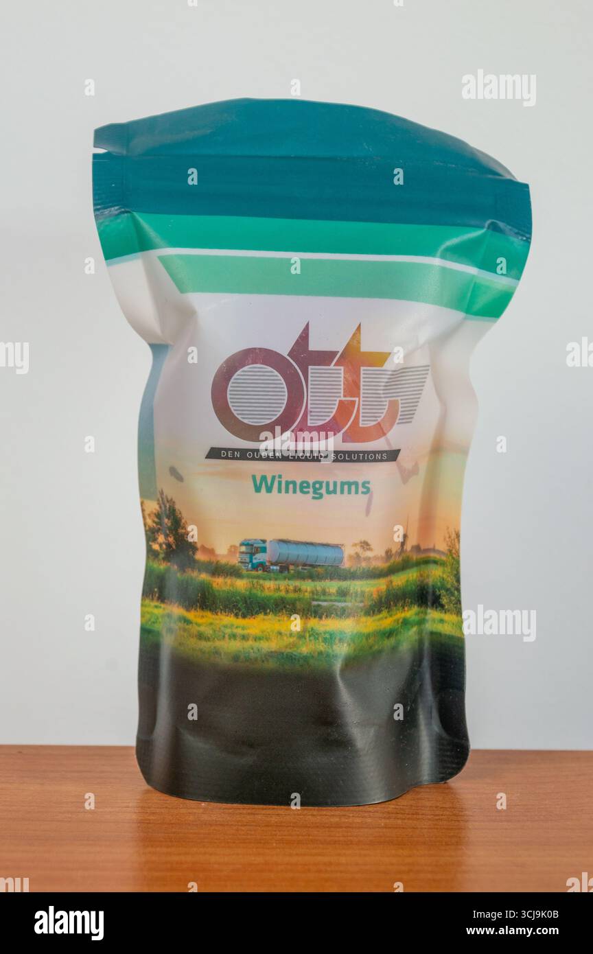 Pruszcz Gdanski, Polen - 21. Februar 2025: Packung mit Ott-Weinsorten. Stockfoto