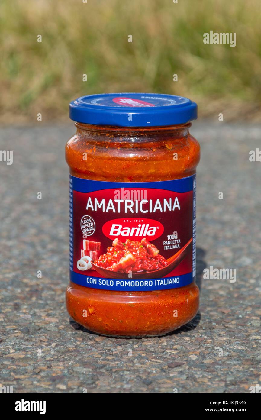 Antwerpen, Belgien - 15. März 2025: Barilla Amatriciana italienische Spaghetti. Stockfoto