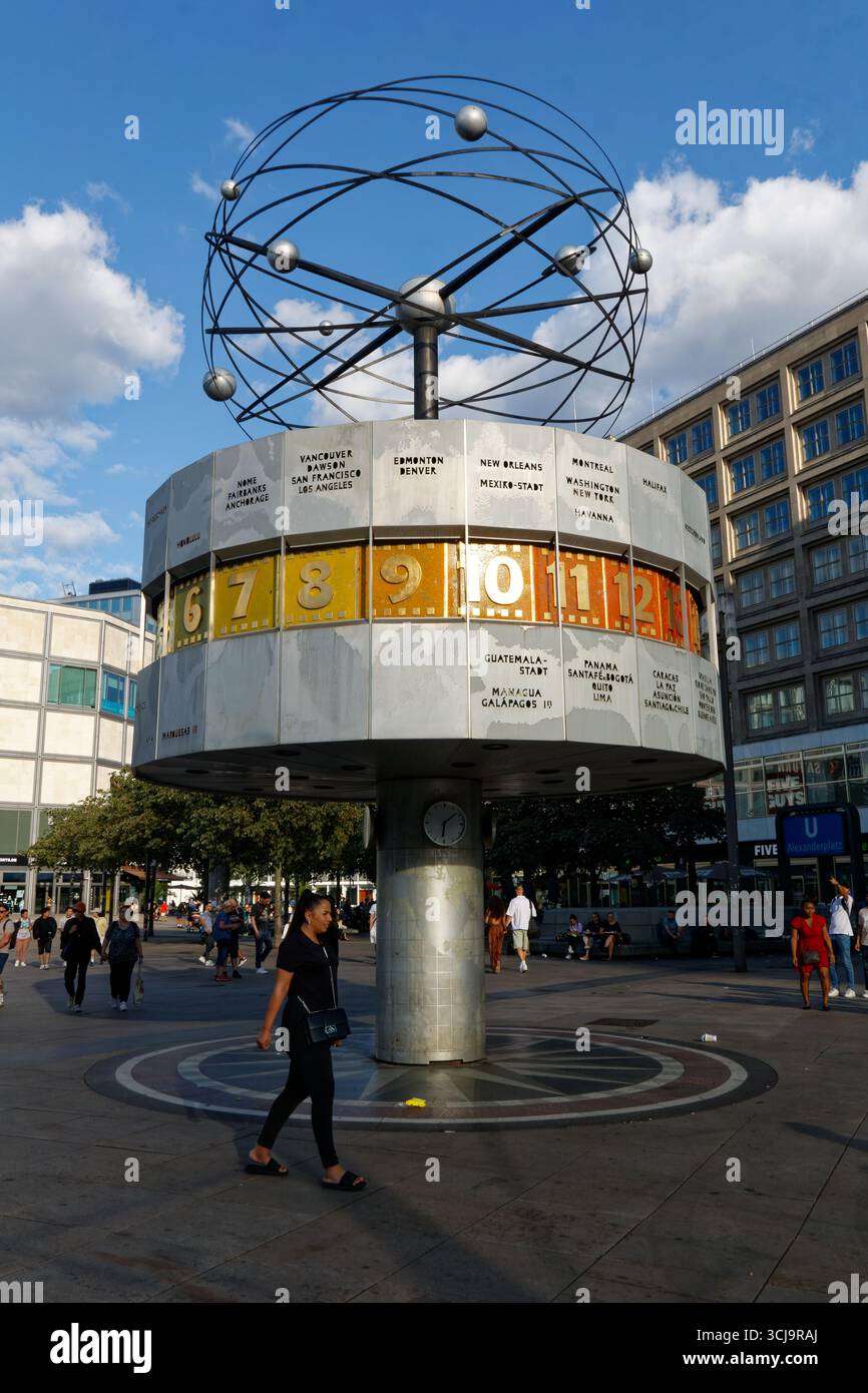 URANIA Weltzeituhr am Alexanderplatz Stockfoto