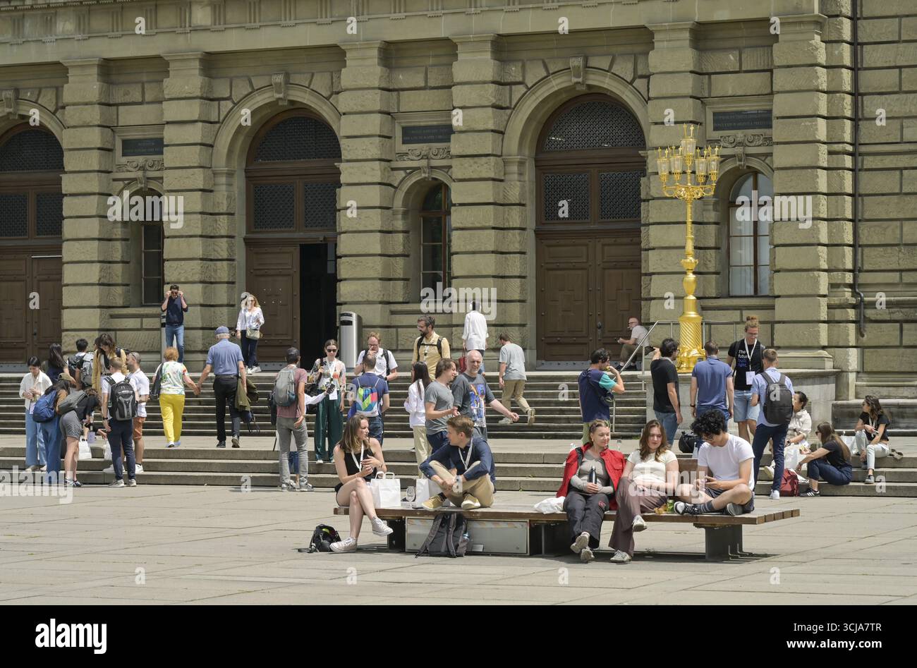 Studenten, Polyterrasse, Hauptgebäude, Eidgenössische Technische Hochschule ETH, Raemistrasse, Zürich, Schweiz Stockfoto Studenten, Polyterrasse, Hauptgebäude, Eidgenössische Technische Hochschule ETH, Raemistrasse, Zürich, Schweiz Stockfoto