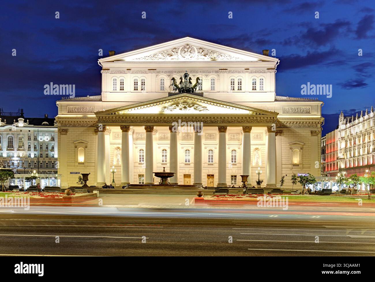 Bolschoi Theater in der Nacht in Moskau, Russland Stockfoto