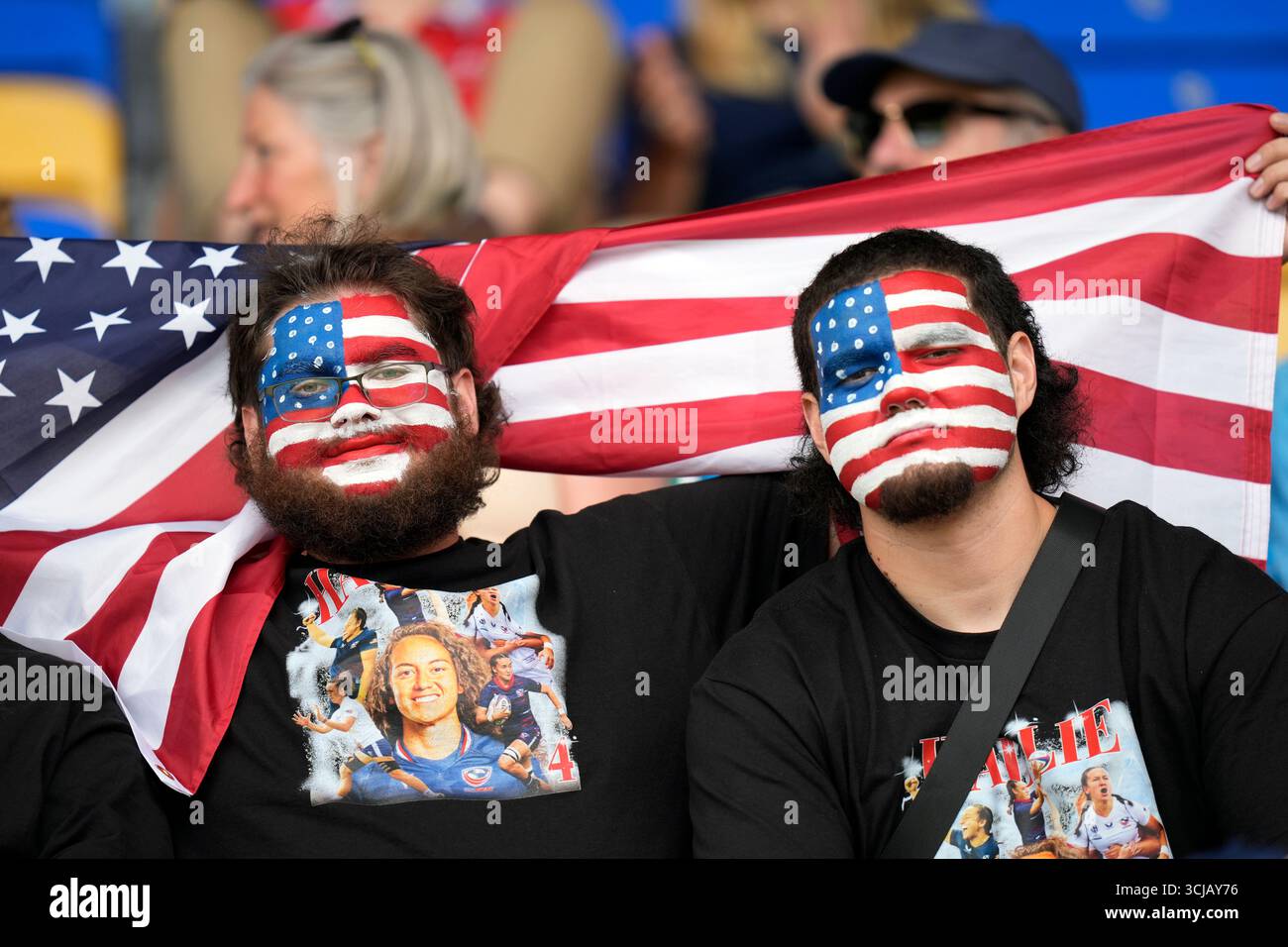 Die Fans der USA in den Tribünen vor der Rugby-Weltmeisterschaft 2025 spielen im York Community Stadium. Bilddatum: Samstag, 6. September 2025. Stockfoto