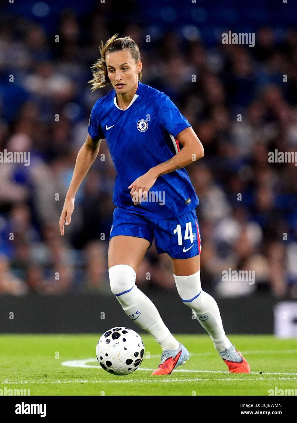 Chelsea’s Nathalie Bjorn während des Spiels der Barclays Women's Super League in Stamford Bridge, London. Bilddatum: Freitag, 5. September 2025. Stockfoto