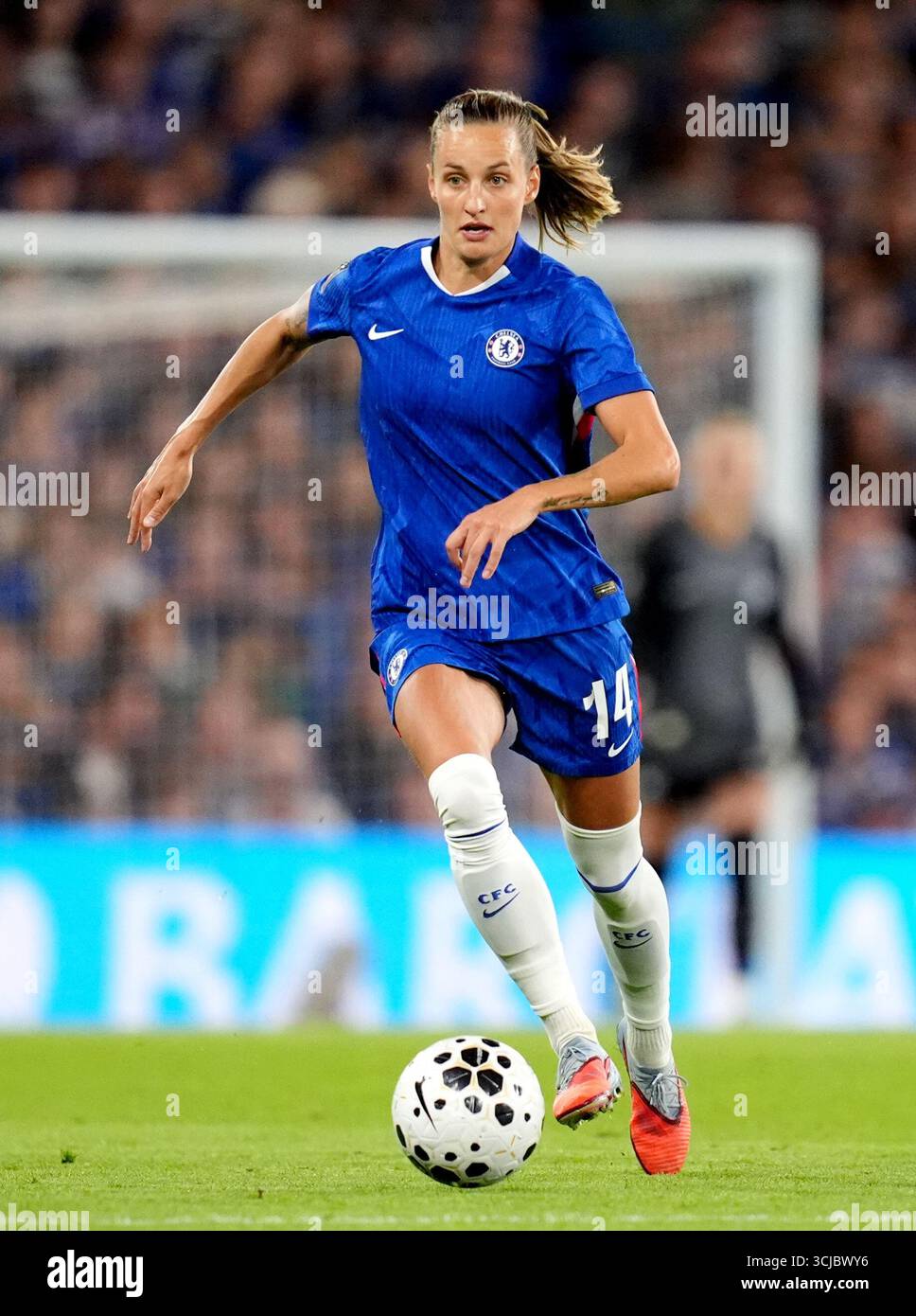 Chelsea’s Nathalie Bjorn während des Spiels der Barclays Women's Super League in Stamford Bridge, London. Bilddatum: Freitag, 5. September 2025. Stockfoto