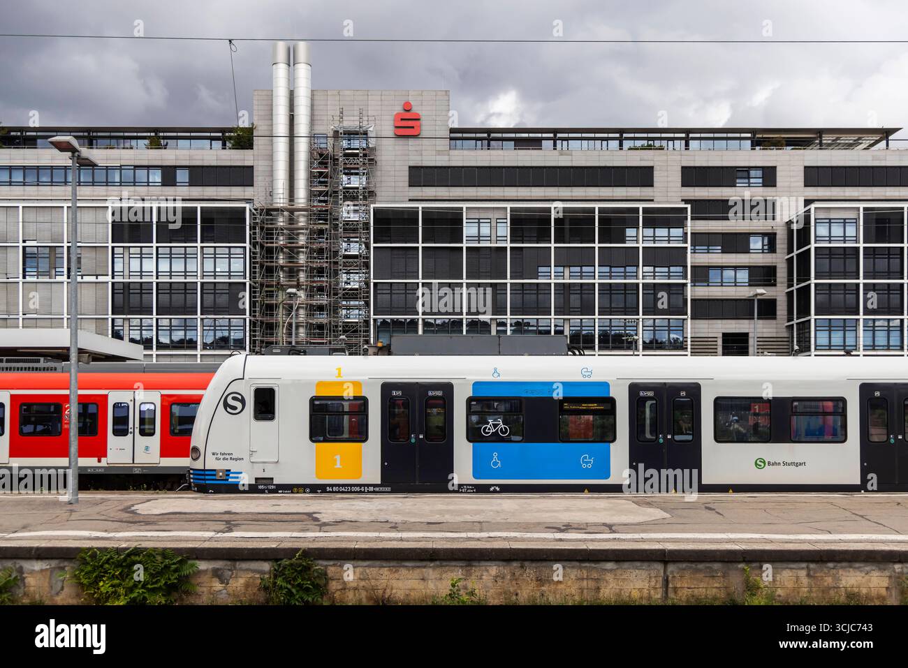 S-Bahn im Hauptbahnhof Stuttgart. // 02.09.2025: Stuttgart, Baden-Württemberg, Deutschland *** S-Bahn am Stuttgarter Hauptbahnhof 02 09 2025 Stuttgart, Baden-Württemberg, Deutschland Stockfoto S-Bahn im Hauptbahnhof Stuttgart. // 02.09.2025: Stuttgart, Baden-Württemberg, Deutschland *** S-Bahn am Stuttgarter Hauptbahnhof 02 09 2025 Stuttgart, Baden-Württemberg, Deutschland Stockfoto