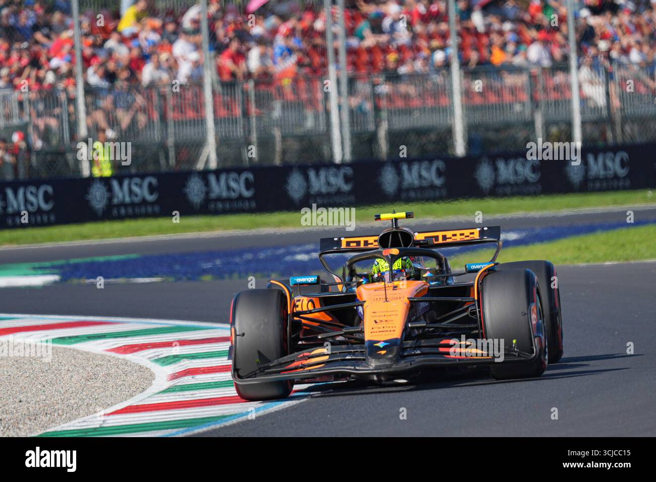 Lando Norris aus Großbritannien fuhr das (04) McLaren F1 Team MCL39 während des Qualifyings der Formel 1 PIRELLI Gran Premio d'Italia 2025, 16. Runde der FIA Formel-1-Weltmeisterschaft 2025, 6. September 2025 auf dem Autodromo Nazionale Monza in Monza, Italien. Quelle: Luca Rossini/Alamy Live News Stockfoto