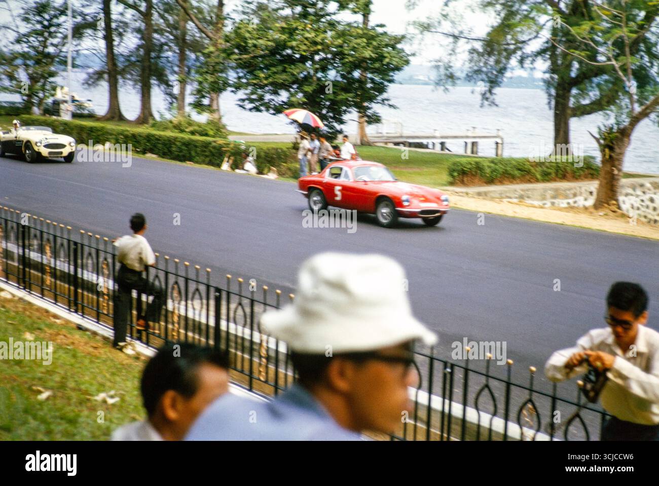Lotus Elite S2 Typ 14 Auto, das vermutlich von Reg Grey gefahren wurde, der am 2. September 1963 beim Formule Libre Johore Grand Prix Motorrennen in Johor Bahru, Malaysia teilnahm Stockfoto