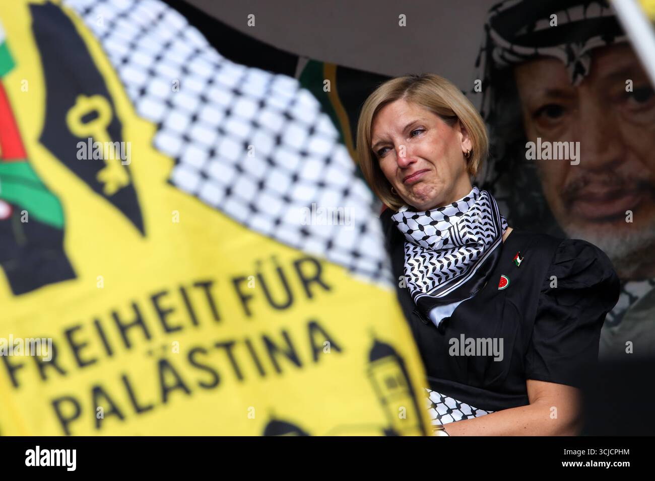 Düsseldorf, Accra, Deutschland. September 2025. Menschen demonstrieren auf den Straßen Düsseldorfs, um sich dem Krieg in Gaza und dem Völkermord an den Palästinensern zu widersetzen. (Kreditbild: © Julius Mortsi/ZUMA Press Wire) NUR REDAKTIONELLE VERWENDUNG! Nicht für kommerzielle ZWECKE! Quelle: ZUMA Press, Inc./Alamy Live News Stockfoto