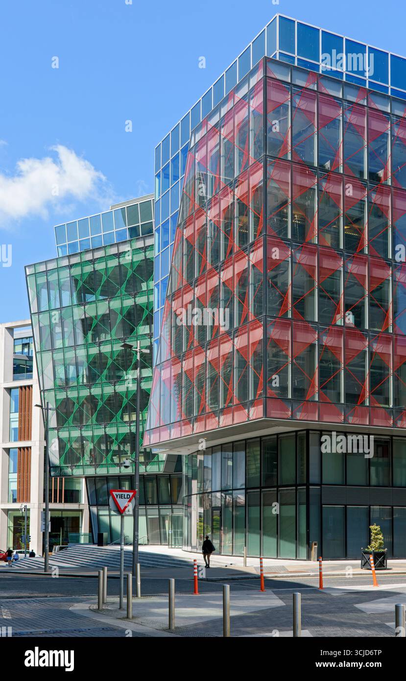 Moderne Gebäude an der Missery Street, in der Nähe des Grand Canal Square, Dublin, Irland. Stockfoto