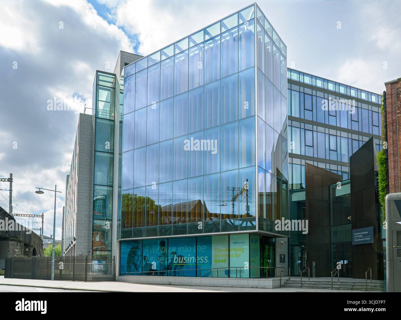 Das Gebäude der Trinity Business School, Trinity College, Dublin, Irland. Scott Tallon Walker Architects, eröffnet 2019. Stockfoto