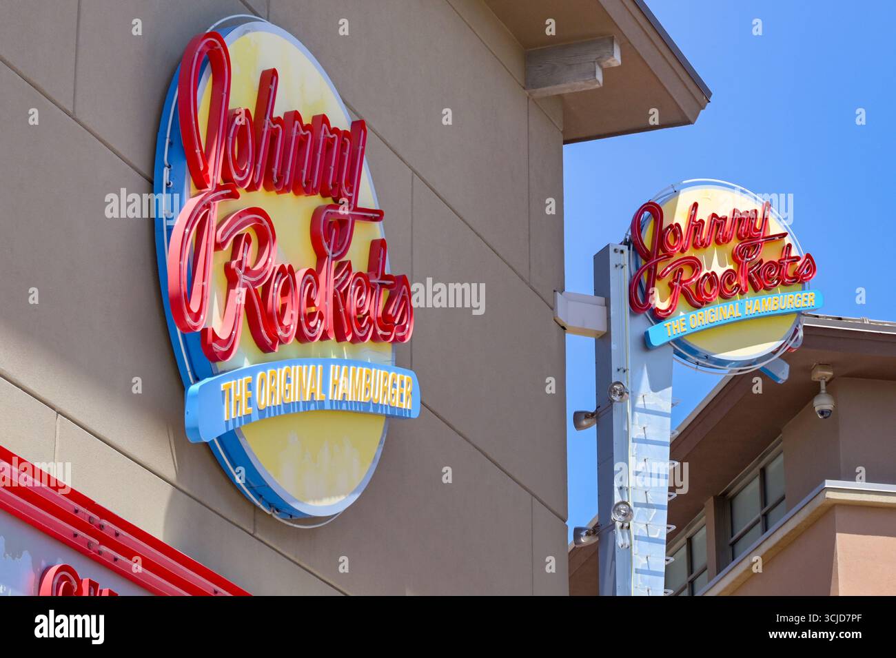 Salt Lake City, Utah, USA - 26. Mai 2025: Schilder vor einer Filiale der amerikanischen Diner-Restaurantkette Johnny Rockets in einem Outlet-Einkaufszentrum. Stockfoto