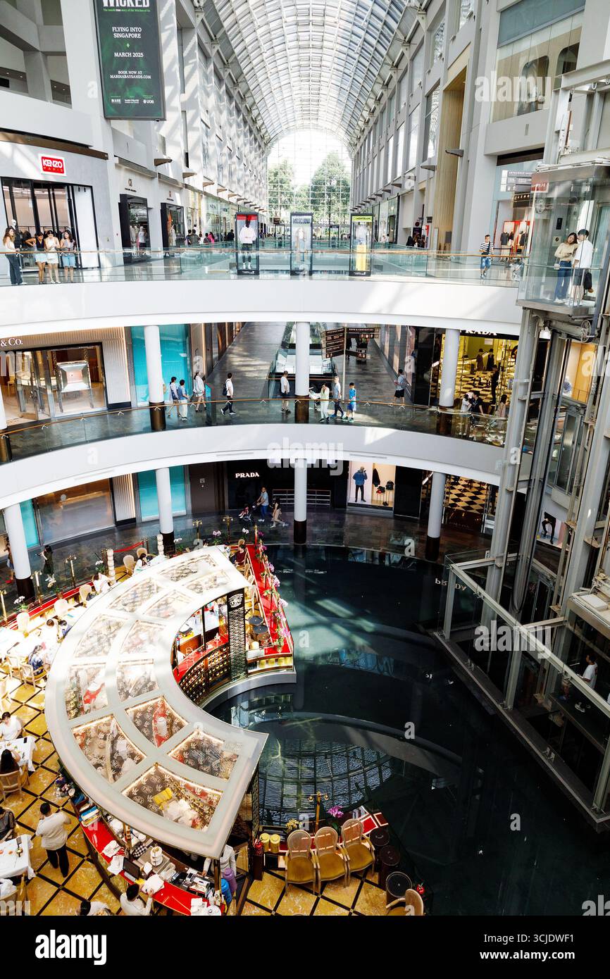 Marina Bay Sands ist ein integriertes Resort an der Marina Bay in Singapur und ein Wahrzeichen der Stadt. Es verfügt über ein Casino, ein Kongresszentrum, heiß Stockfoto
