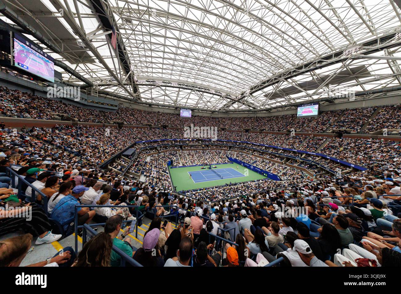 Queens, Usa. September 2025. Queens, New York City. 6. September 2025: Eine allgemeine Ansicht des Arthur Ashe Stadions während des Frauenfinales zwischen Aryna Sabalenka und Amanda Anisimova (USA) während der US Open 2025. Quelle: Corleve/Alamy Live News Stockfoto