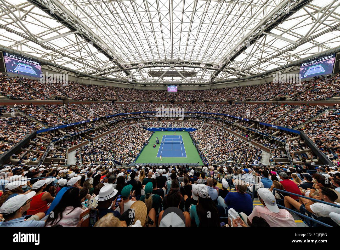 Queens, Usa. September 2025. Queens, New York City. 6. September 2025: Eine allgemeine Ansicht des Arthur Ashe Stadions während des Frauenfinales zwischen Aryna Sabalenka und Amanda Anisimova (USA) während der US Open 2025. Quelle: Corleve/Alamy Live News Stockfoto