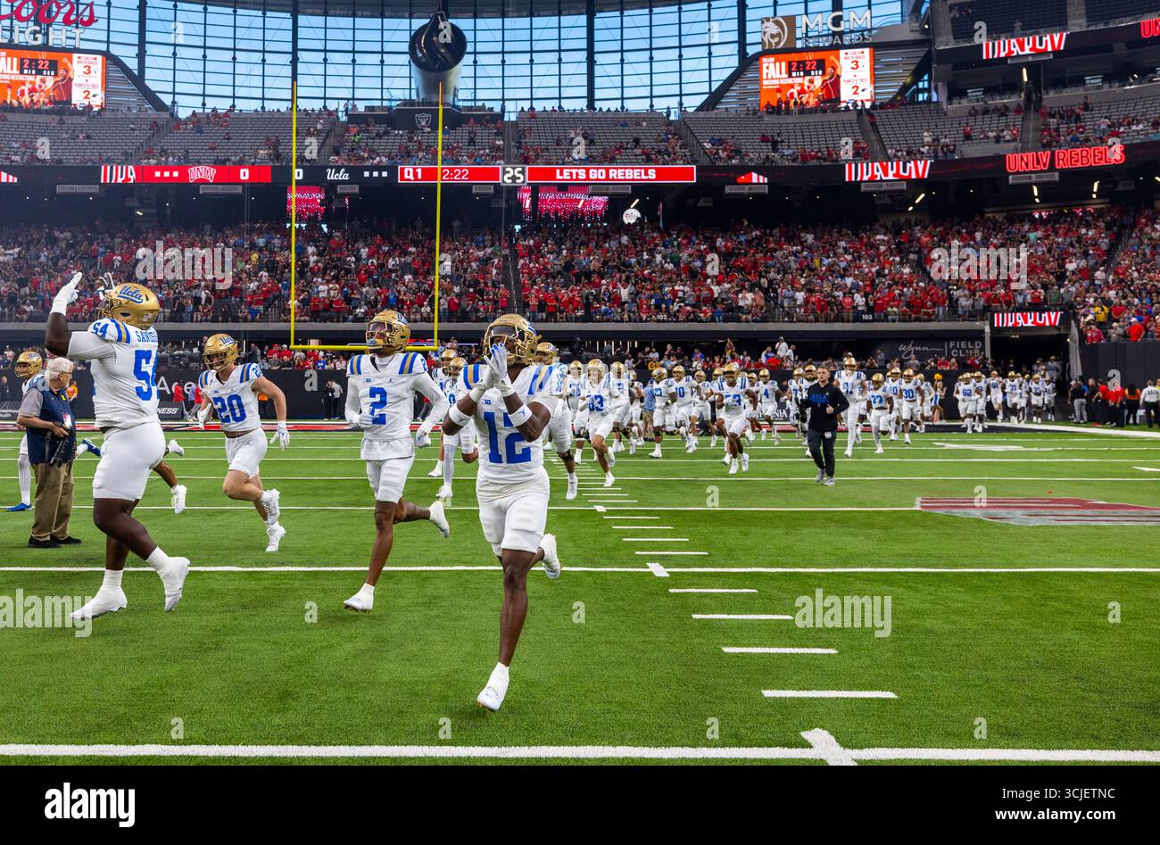Las Vegas, USA. September 2025. Die UCLA Bruins treten am Samstag, den 6. September 2025, im Allegiant Stadium in Las Vegas gegen die UNLV-Rebellen an. (L.E. Baskow) @left Eye images Credit: L.E. Baskow/Alamy Live News Stockfoto