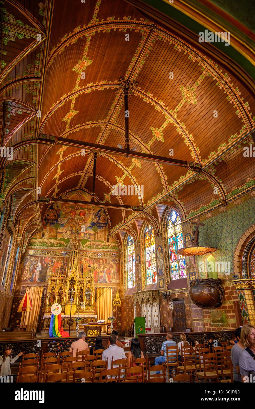 Das Innere der Basilika des Heiligen Blutes, in der sich ein Relikt des Heiligen Blutes Christi befindet, das von Joseph von Arimathäa gesammelt und von dem Heiligen Land mitgebracht wurde Stockfoto